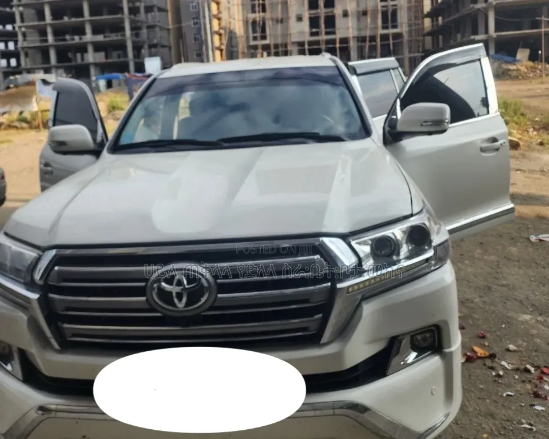 Toyota Land Cruiser 2012 White