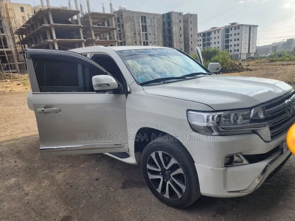 Toyota Land Cruiser 2012 White
