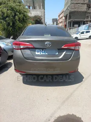 Toyota Yaris 2021 Brown