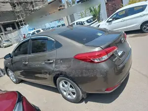 Toyota Yaris 2021 Brown