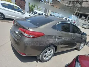 Toyota Yaris 2021 Brown
