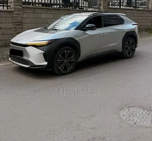 Toyota bZ4X 2023 Silver