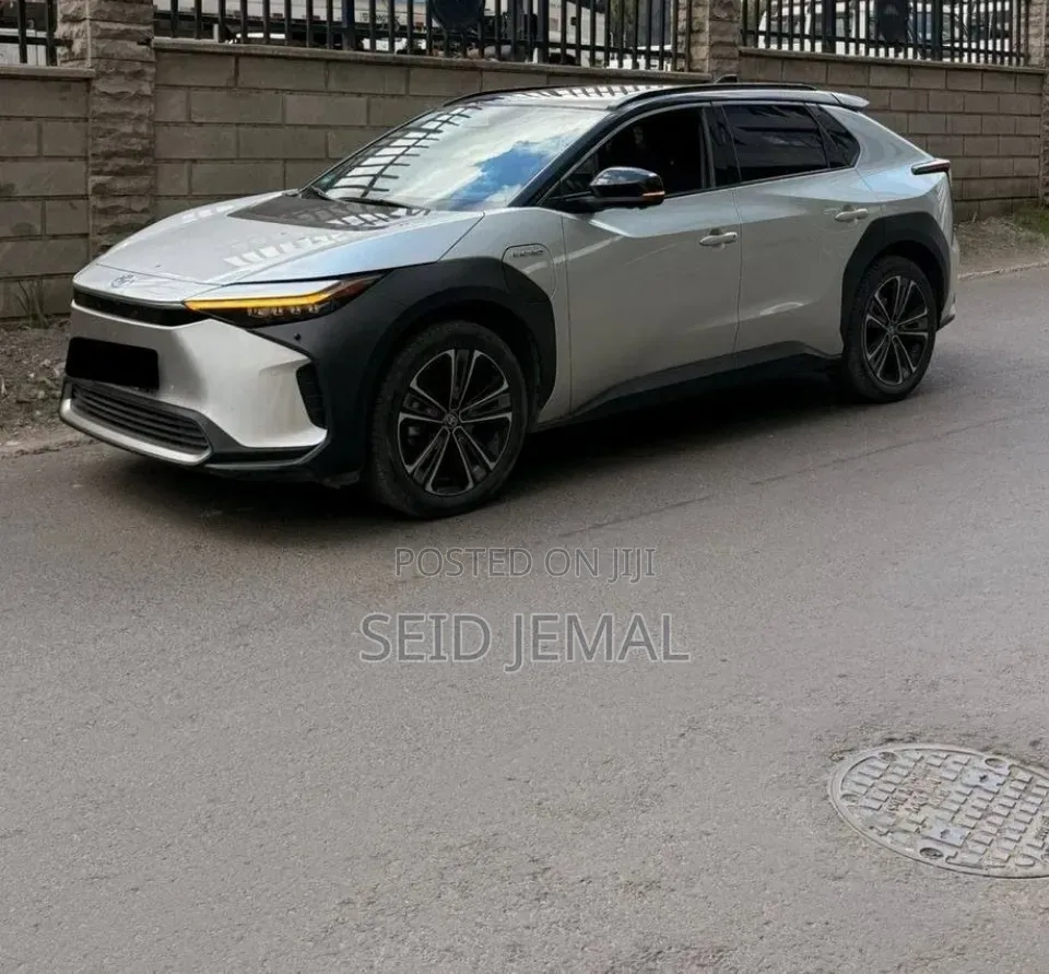 Toyota bZ4X 2023 Silver