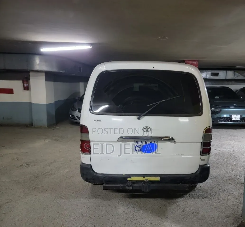 Toyota HiAce 2011 White