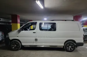 Toyota HiAce 2011 White