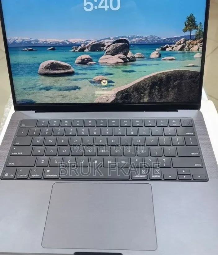 New Apple MacBook Pro 2025 M5 14-inch 16GB Apple M5 Pro SSD 512GB