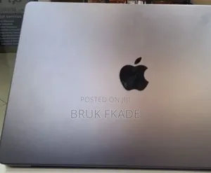 New Apple MacBook Pro 2025 M5 14-inch 16GB Apple M5 Pro SSD 512GB