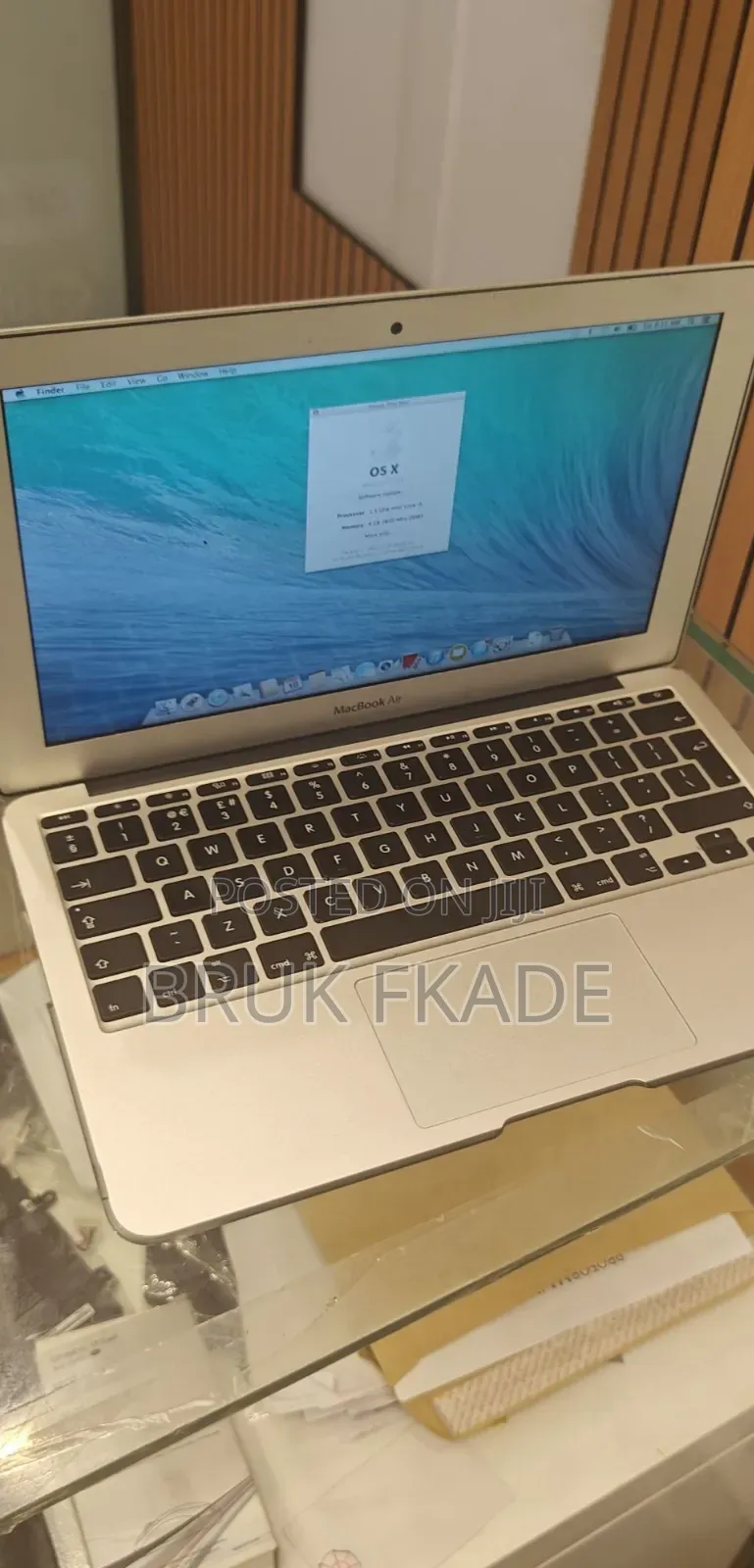 New Laptop Apple MacBook 2015 4GB Intel Core i5 SSD 128GB