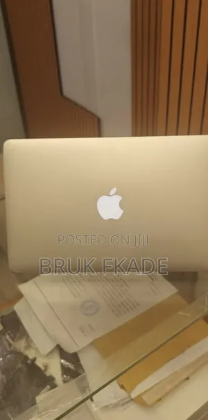 New Laptop Apple MacBook 2015 4GB Intel Core i5 SSD 128GB