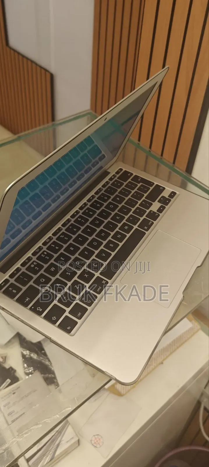 New Laptop Apple MacBook 2015 4GB Intel Core i5 SSD 128GB