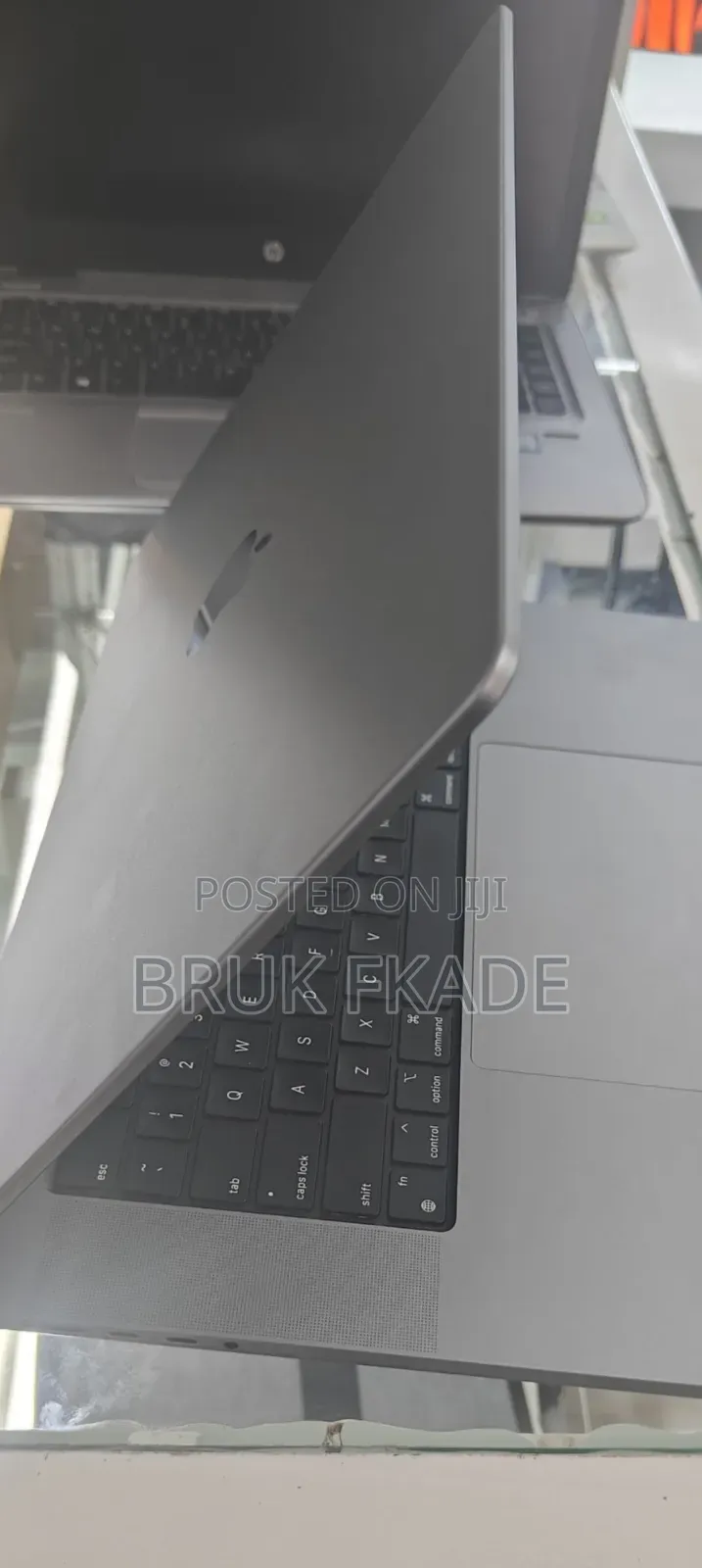 New Laptop Apple MacBook Pro M1 32GB Apple M1 Pro SSD 1T