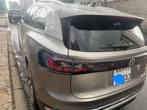 Volkswagen ID.6 2024 Gold