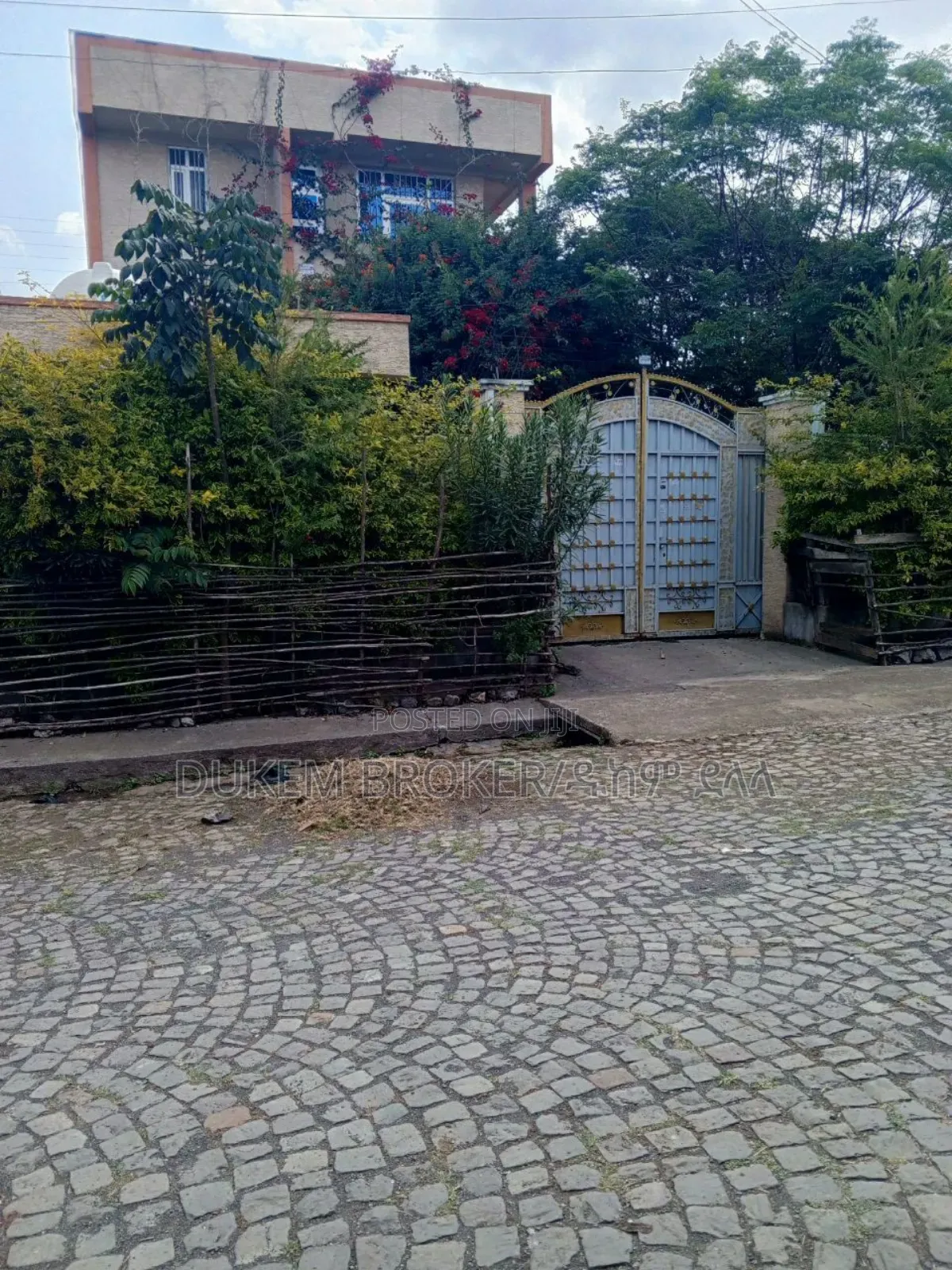 Furnished 10bdrm Room & Parlour in Sukwm, East Shewa for sale