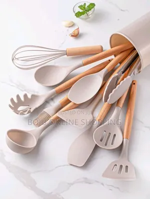 9pcs Kitchen Knife Set( ብላ )