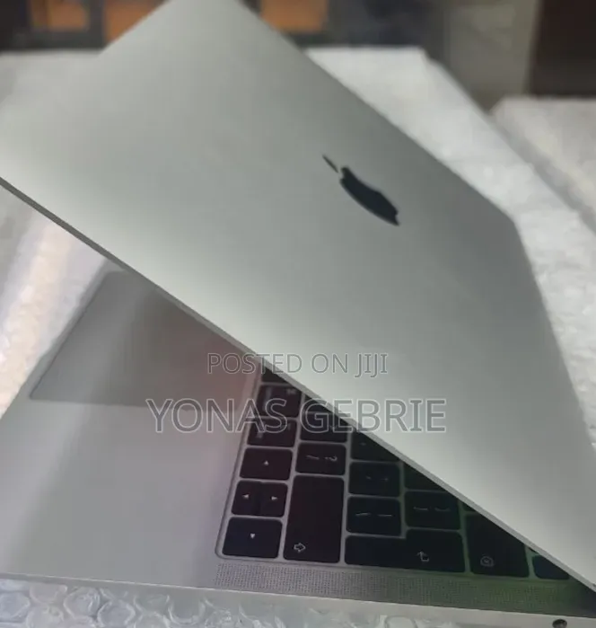 New Laptop Apple MacBook 8GB Intel Core i5 SSD 128GB