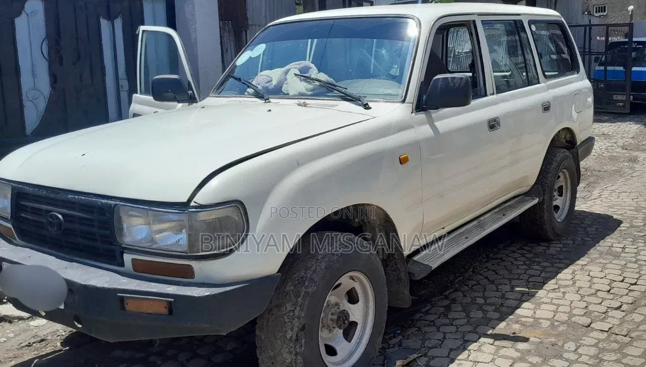 Toyota Land Cruiser 1995 White