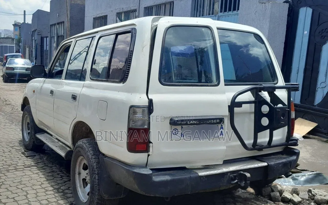 Toyota Land Cruiser 1995 White