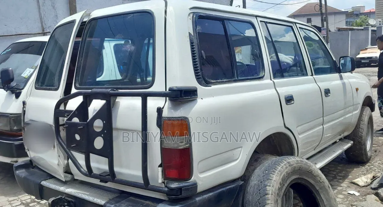 Toyota Land Cruiser 1995 White