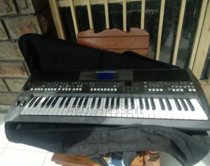 Yamaha Keyboard 670
