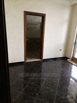 6bdrm Block of Flats in አአ, Bole for sale