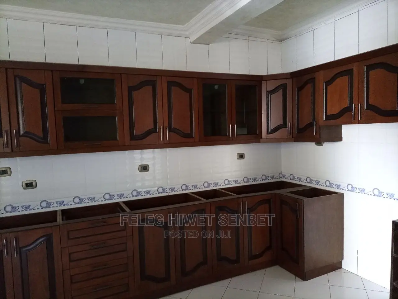6bdrm Block of Flats in አአ, Bole for sale