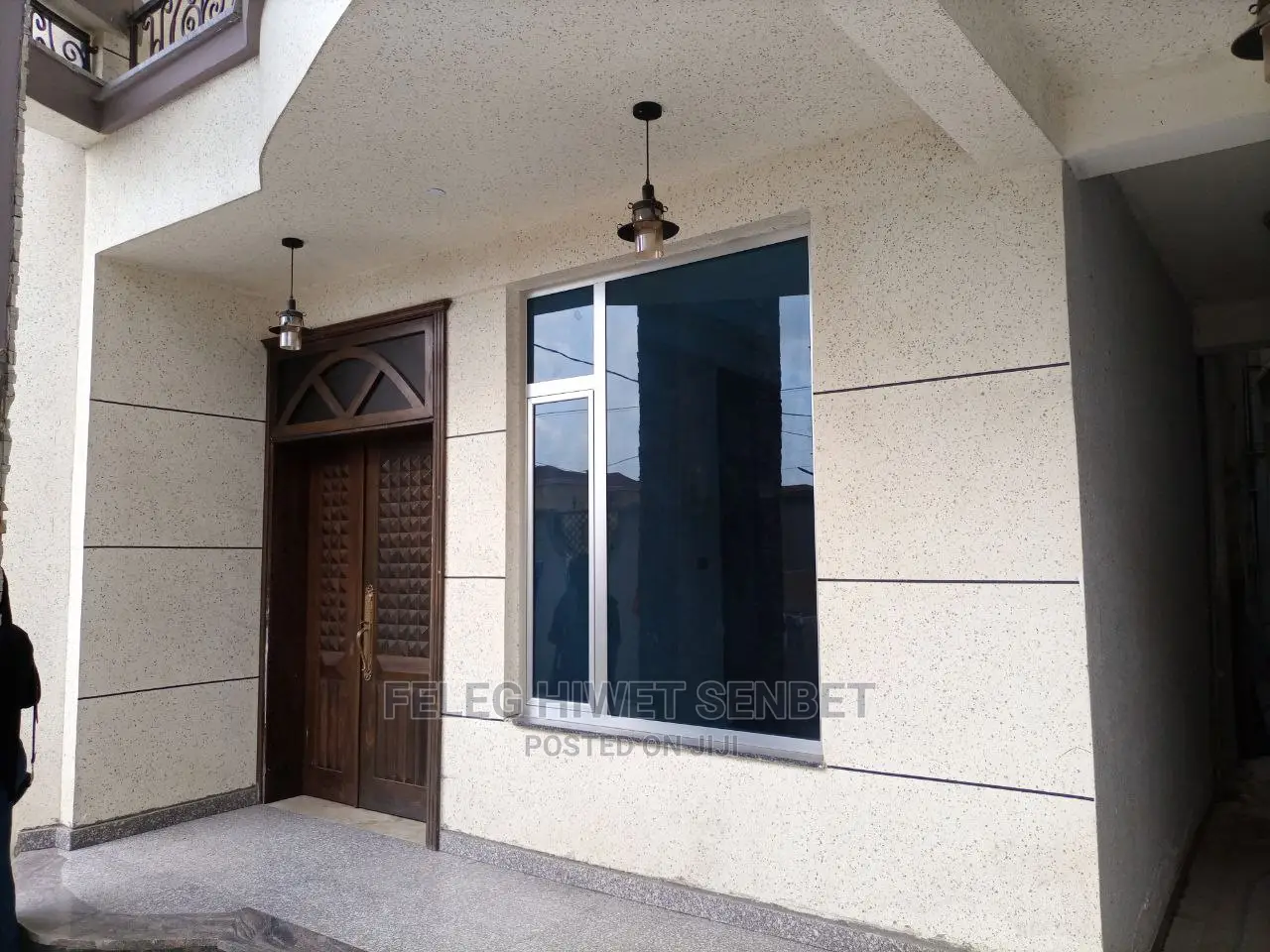6bdrm Block of Flats in አአ, Bole for sale