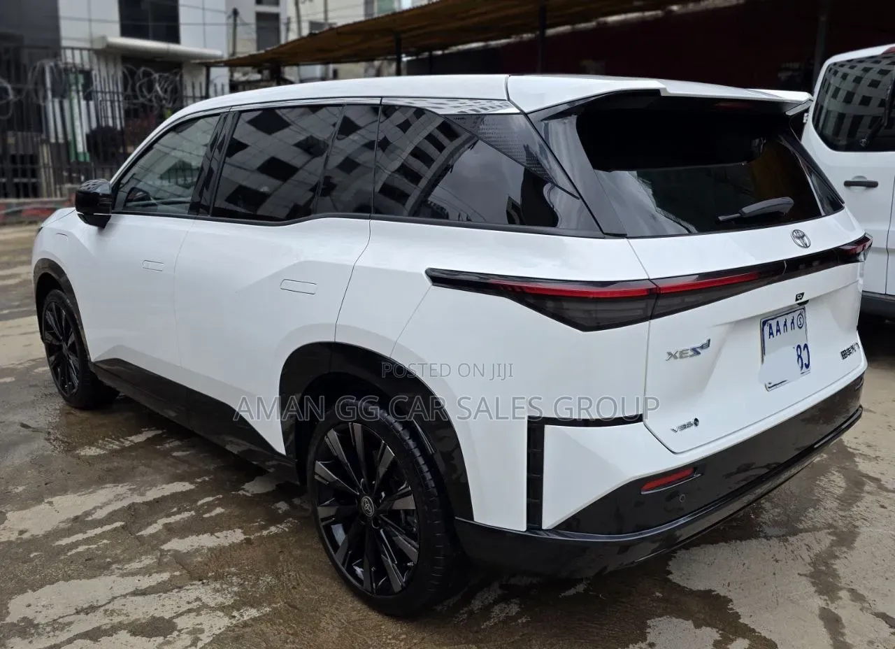 Toyota bZ3 2025 White