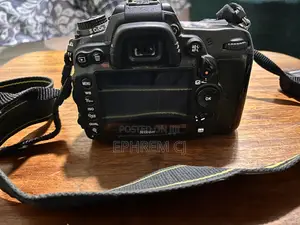 Nikon D7000 DSLR Camera