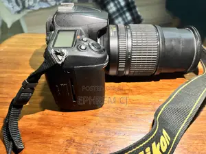 Nikon D7000 DSLR Camera