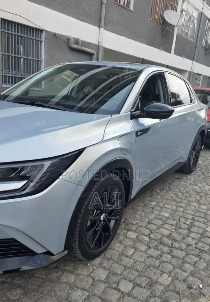 Honda e:NS2 68.8 kWh FWD 2025 Gold