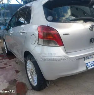 Toyota Yaris 2010 Silver