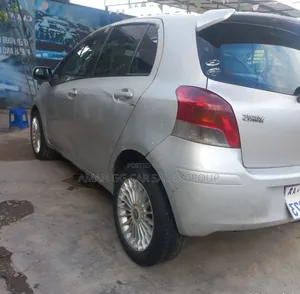 Toyota Yaris 2010 Silver