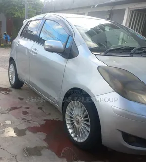 Toyota Yaris 2010 Silver