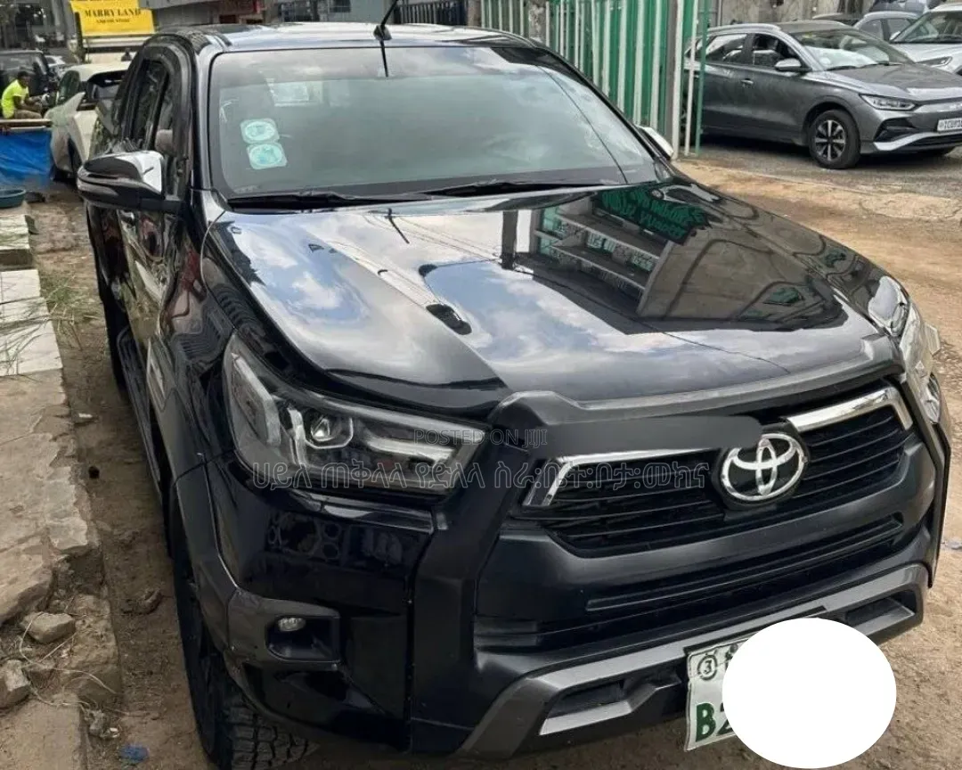 Toyota Hilux 2021 Matt Black