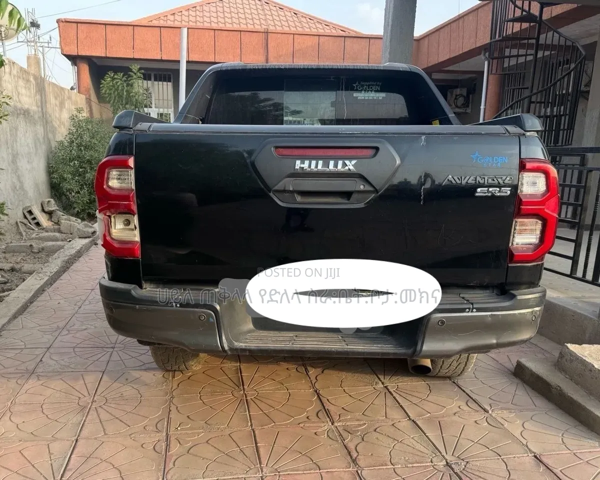 Toyota Hilux 2021 Matt Black