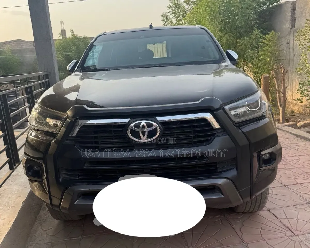 Toyota Hilux 2021 Matt Black