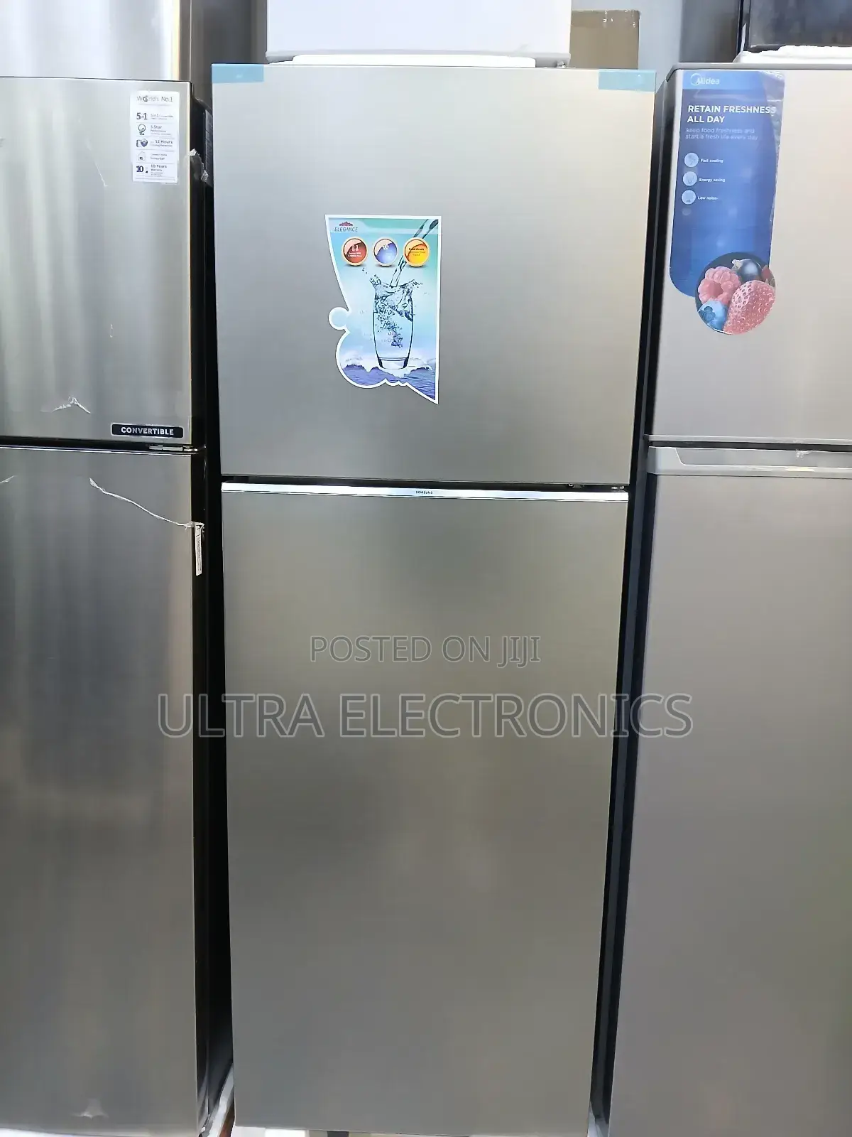 Samsung Top Freezer Refrigerator in a Silver Finish. 310-Liter