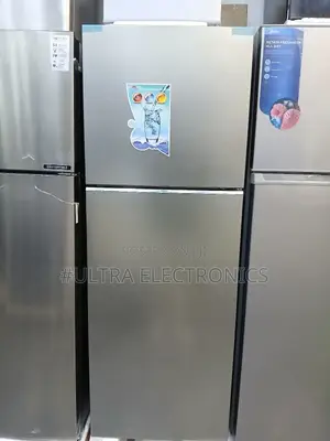 Samsung Top Freezer Refrigerator in a Silver Finish. 310-Liter