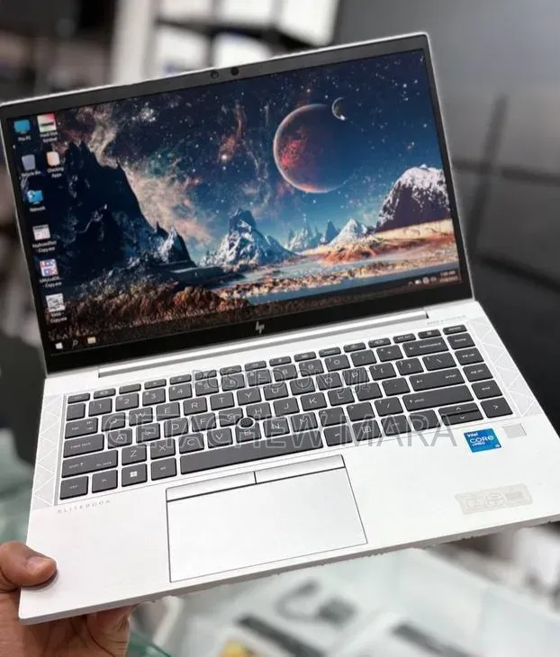 New Laptop HP EliteBook 830 G8 8GB Intel Core i5 SSD 512GB