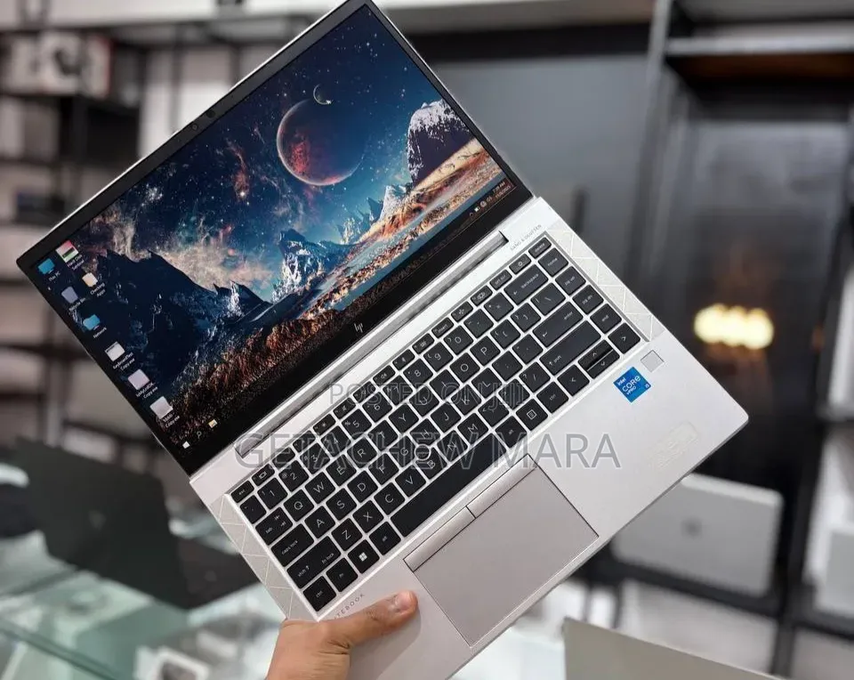 New Laptop HP EliteBook 830 G8 8GB Intel Core i5 SSD 512GB