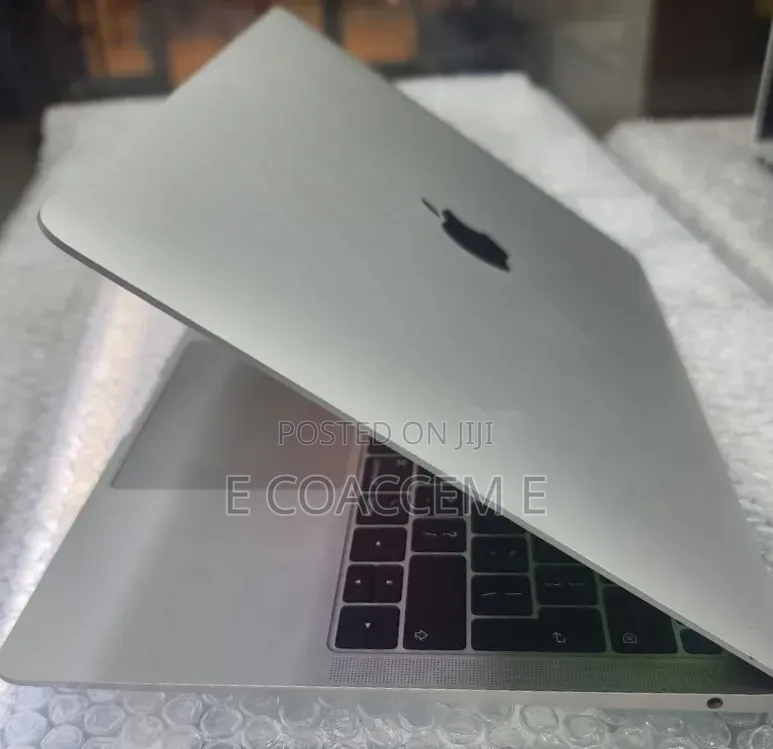 New Laptop Apple MacBook 8GB Intel Core i5 SSD 128GB