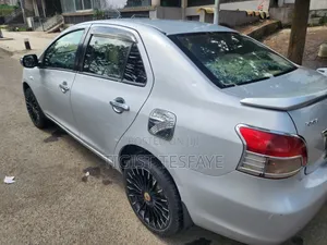 Toyota Yaris 2010 Silver
