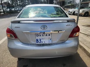 Toyota Yaris 2010 Silver
