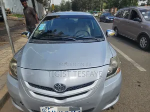 Toyota Yaris 2010 Silver