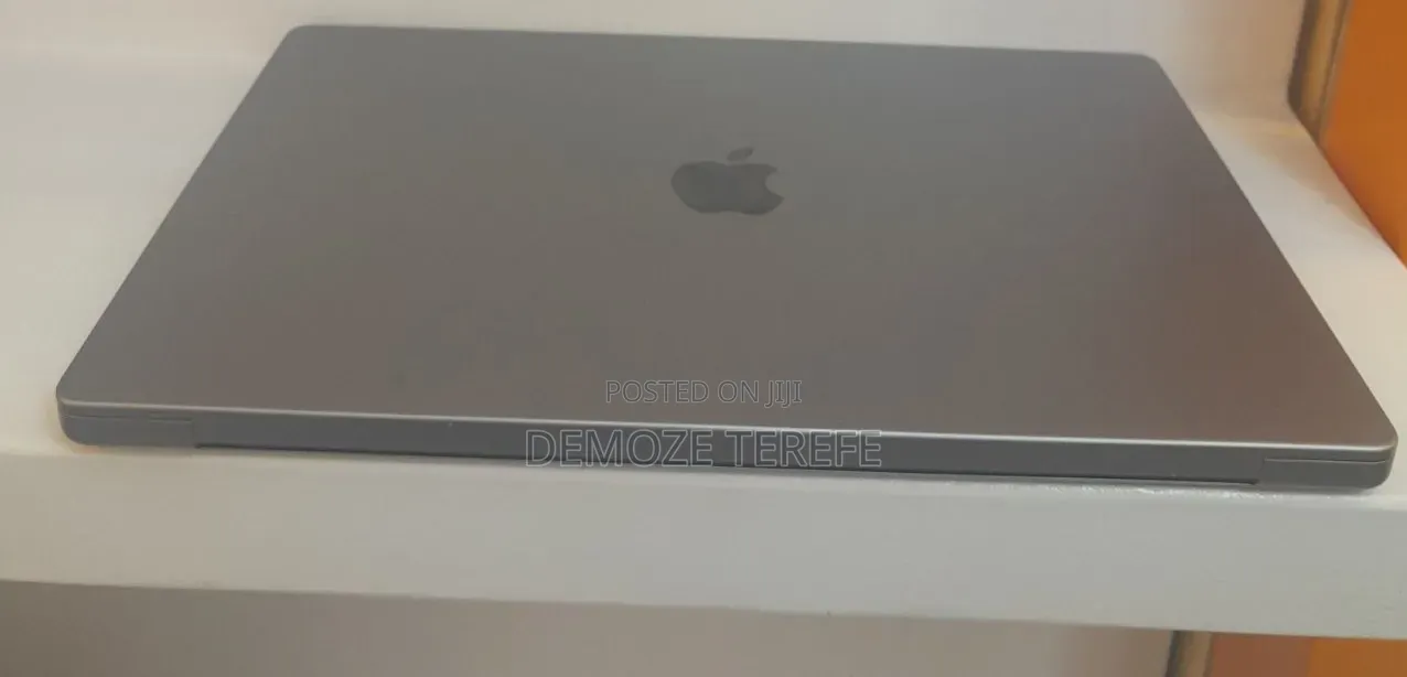 New Laptop Apple MacBook Pro M1 16GB Apple M1 Pro SSD 512GB