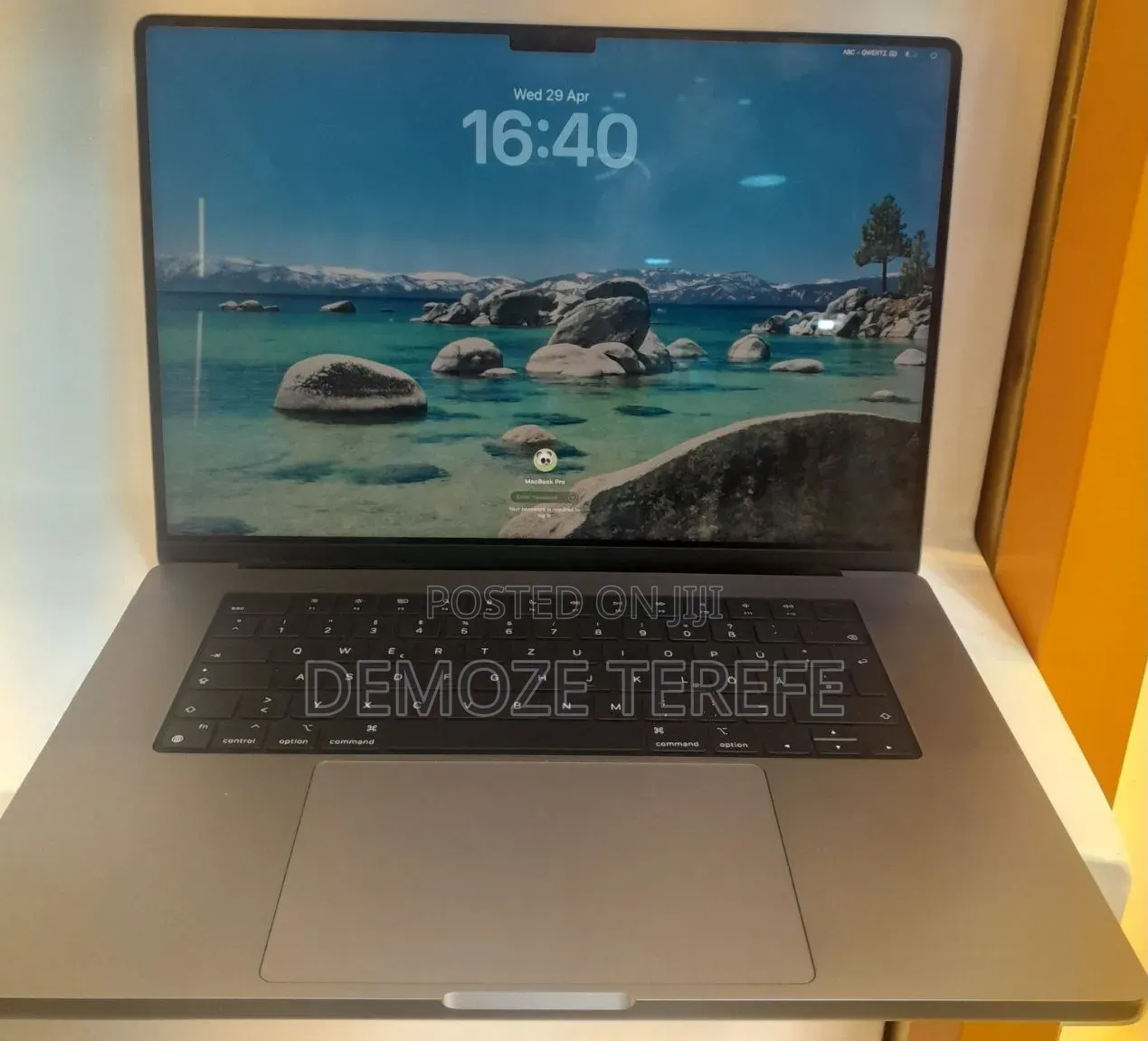 New Laptop Apple MacBook Pro M1 16GB Apple M1 Pro SSD 512GB