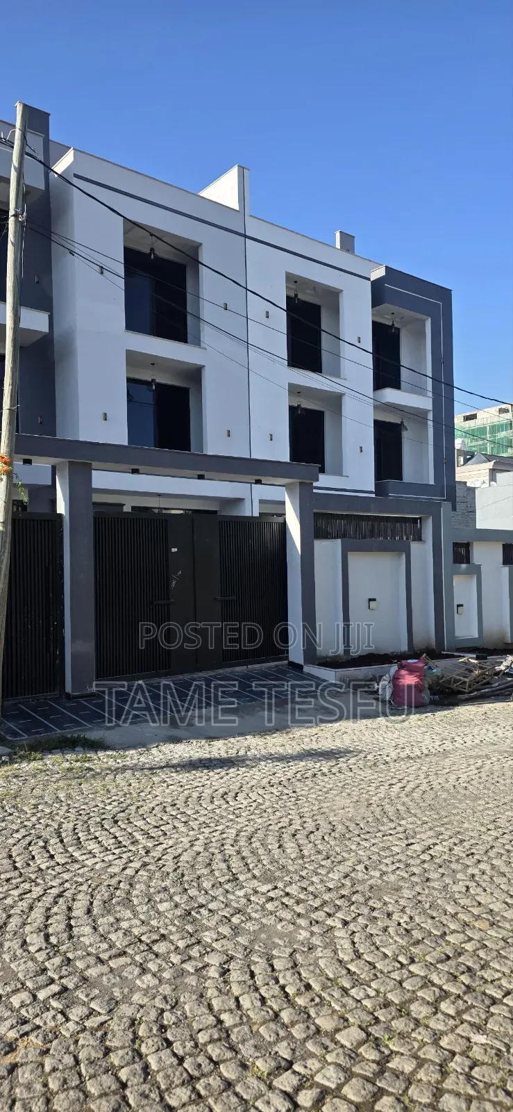 Furnished 10bdrm House in ሀያት ዞን, Bole for sale