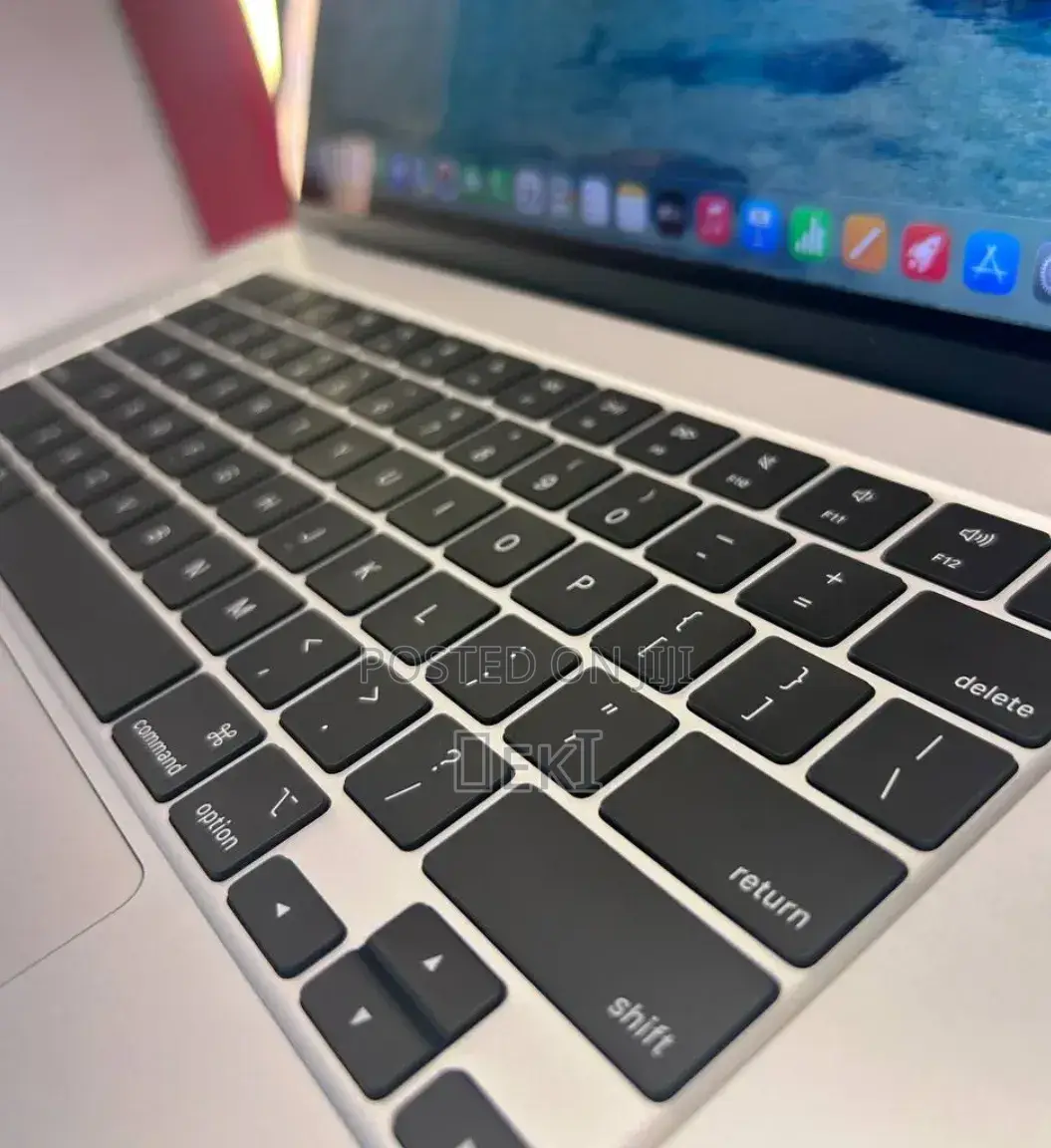 New Laptop Apple MacBook Air 2025 M4 15-inch 24GB Apple M4 SSD 512GB