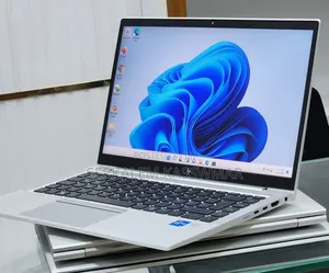 New Laptop HP EliteBook 830 G8 16GB Intel Core i5 SSD 512GB