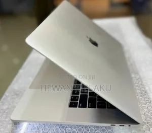 New Laptop Apple MacBook Pro 2018 16GB Intel Core i7 SSD 256GB